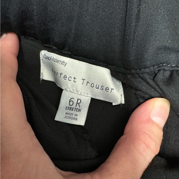 GAP Maternity Pants in Black, Size: 6R - Picture 2 of 3